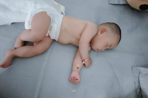 日土怀孕多久会显肚子